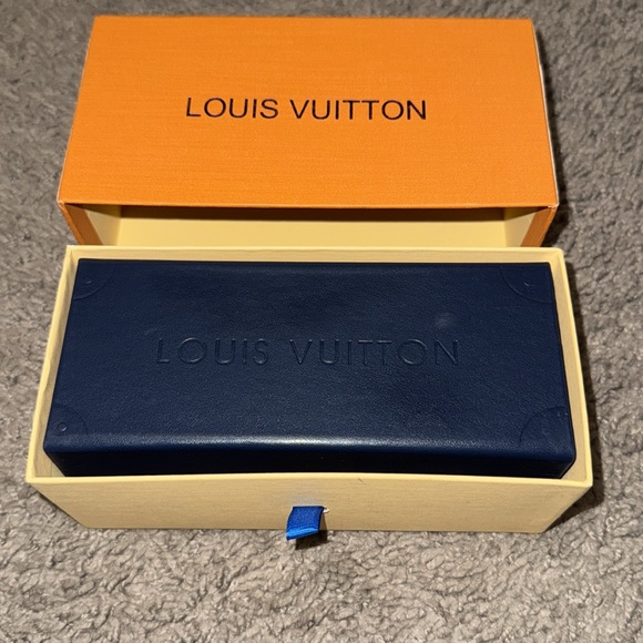 LOW START Louis Vuitton Sunglasses - Picture 4 of 13